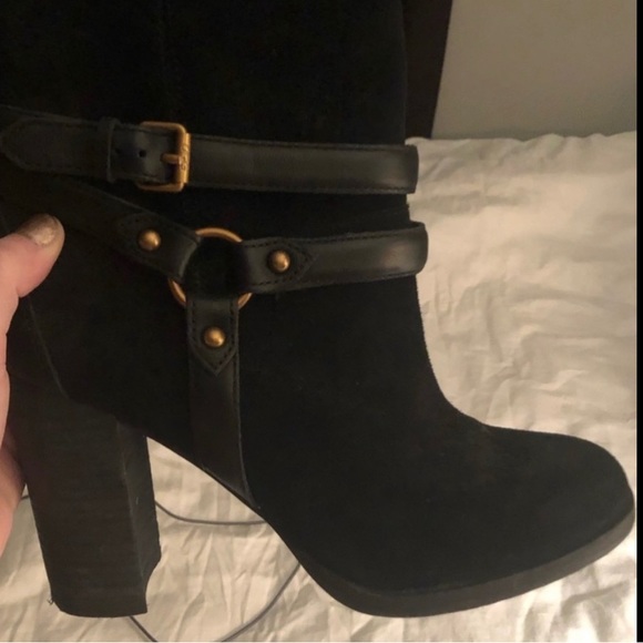👑✅PRICE FIRM✅ UGG Black Leather Suede Ankle Boots - Picture 6 of 17